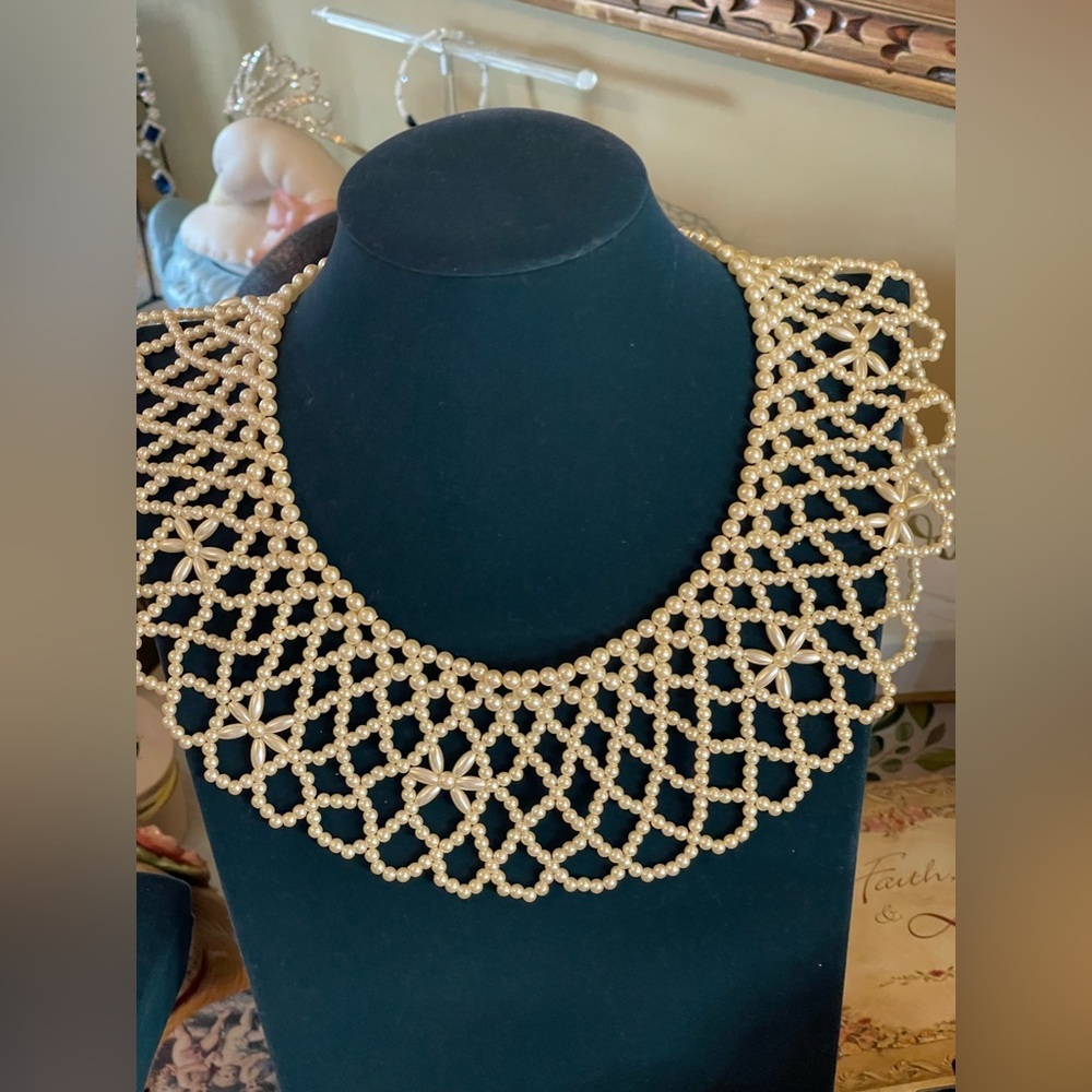 Vintage faux pearl collar necklace